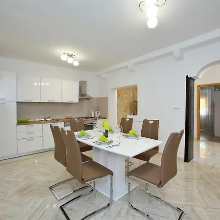 Bella Apartment *